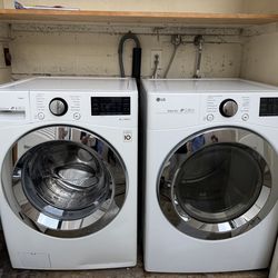 LG Front Load Washer & Dryer Set – Excellent Condition (2021)