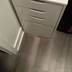 Free Small Drawer Unit 
