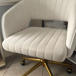 Upholstered White Office Chair 