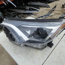 Toyota Rav4 Left Headlight Oem