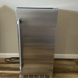ICE MAKER - Under The Counter