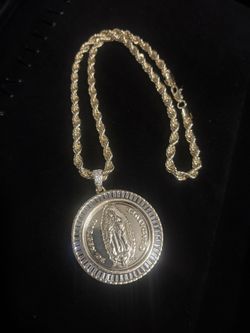 Virgin de Guadeloupe cadena