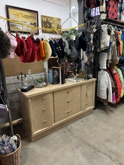 Blonde Wood Dresser w/ Brass Seagull Handle / K89YV8