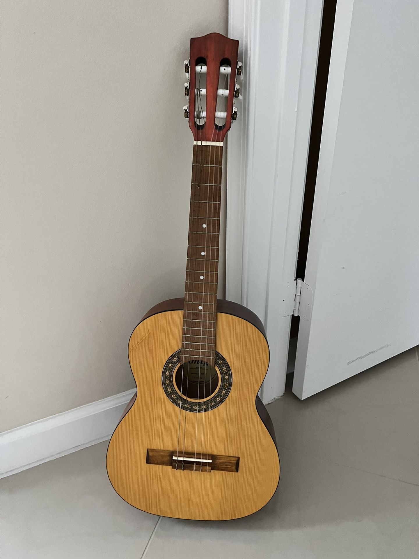 Amigo Guitar Model AM15 