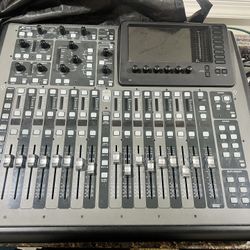 Behringer X32 Compact