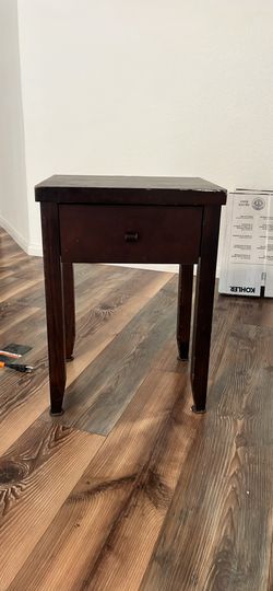 Accent table