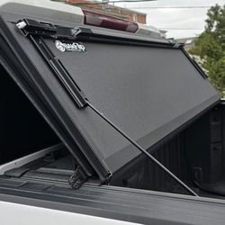 Bakflip Mx4 Hard Folding Tonneau Cover