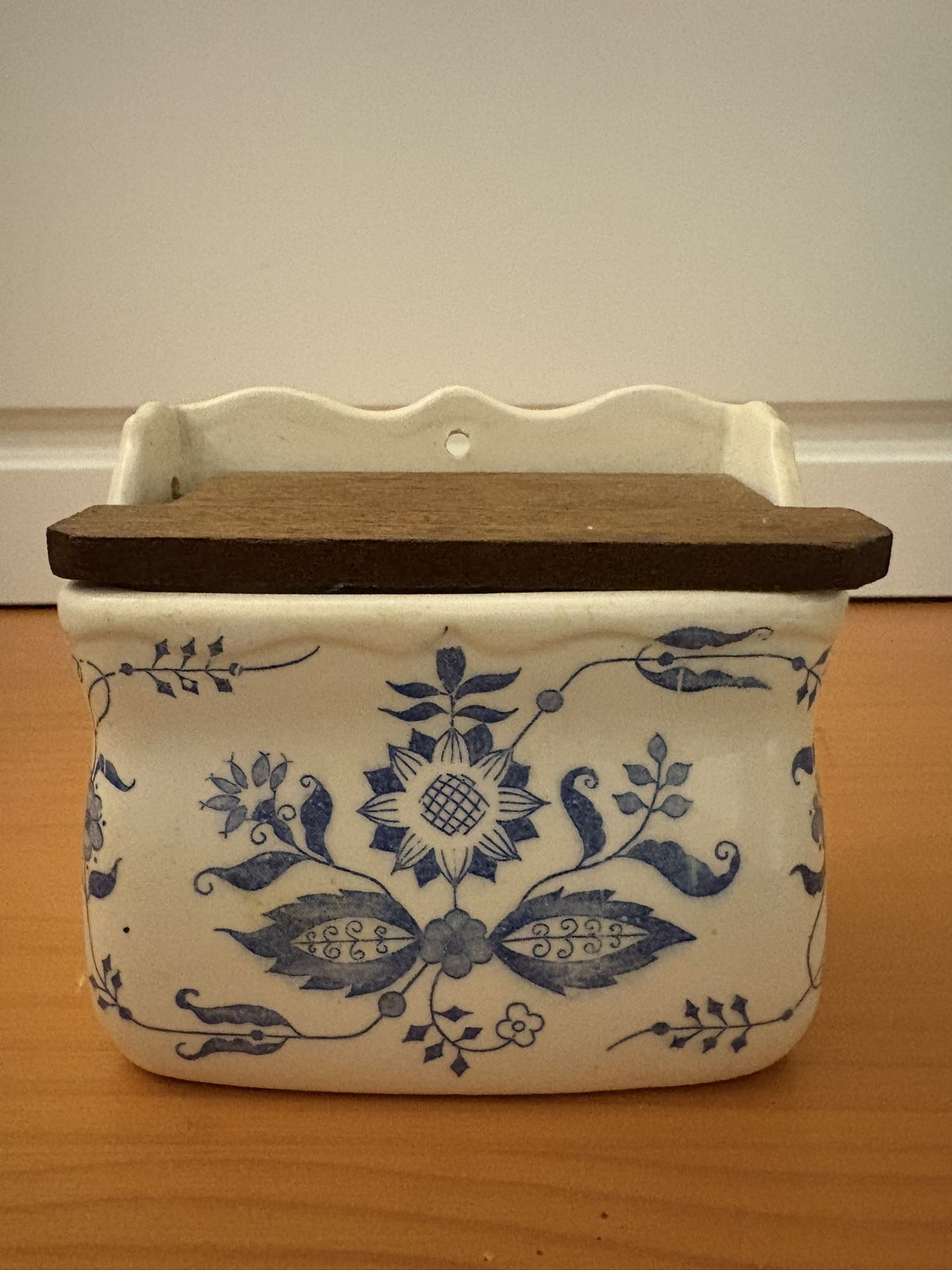 Vintage Blue Danube Porcelain Jar Onion Pattern Kitchen Wall Storage Jar Japan