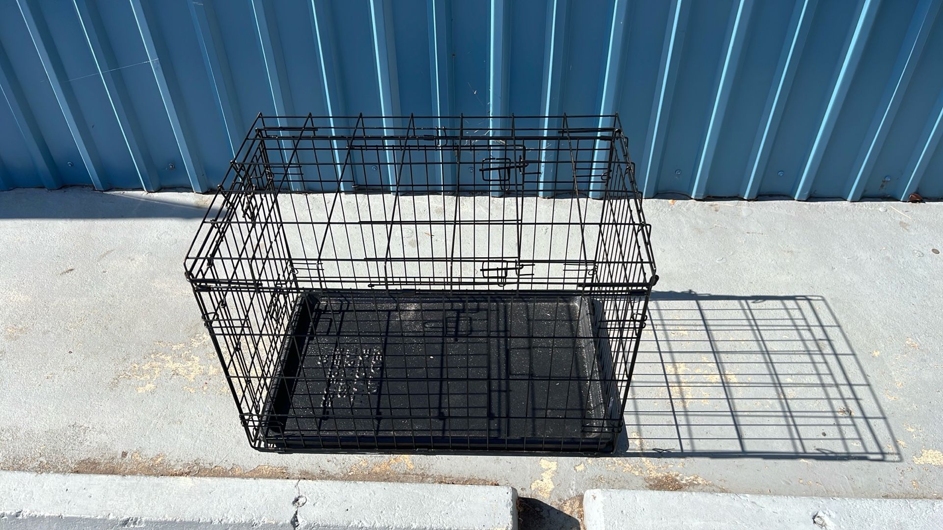 Medium dog crate