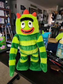 2008 Yo Gabba Gabba electronic toy plush doll figure