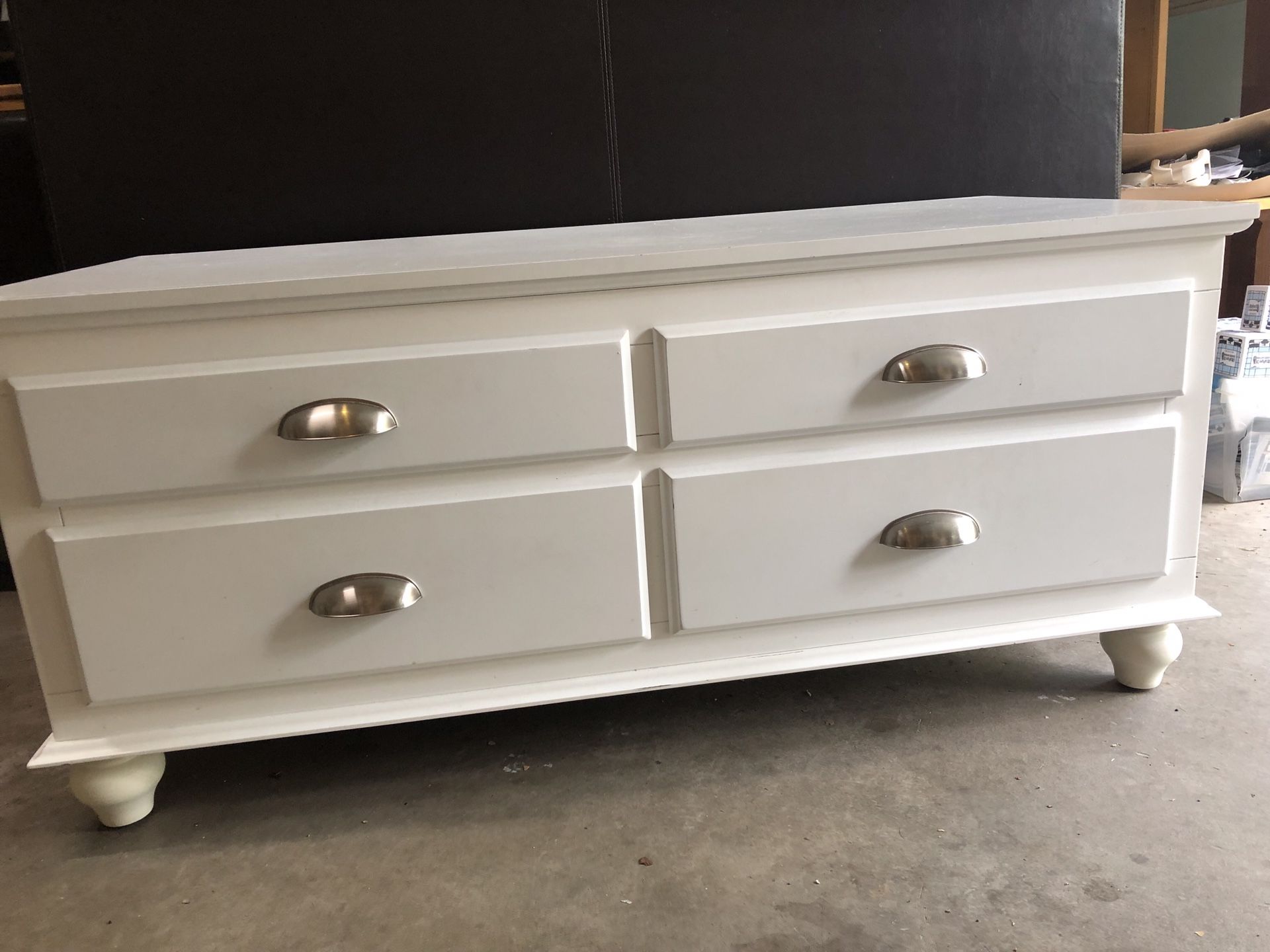 End of bed storage/chest of drawers