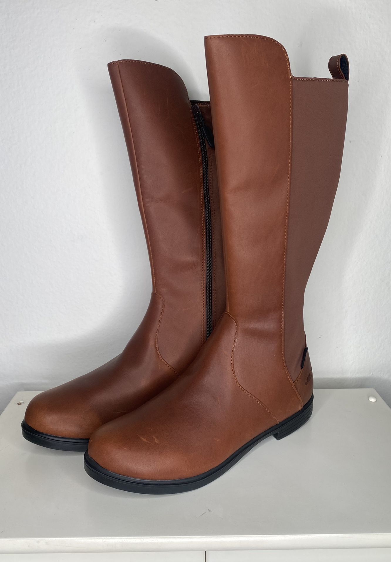 $700 NEW Baffin Women\'s Stratford Knee High Boot, Brown, Size 9