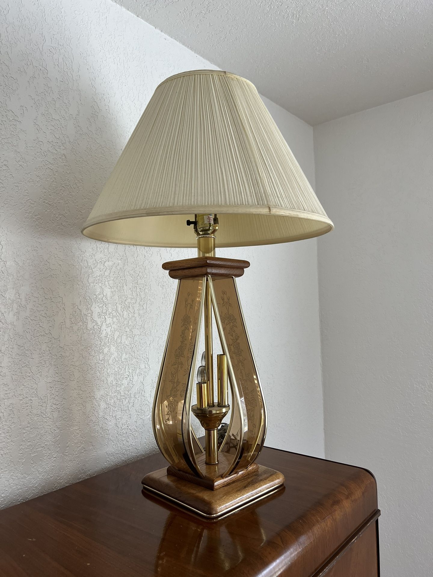 Vintage Oak Etched Rose Glass Table Lamp