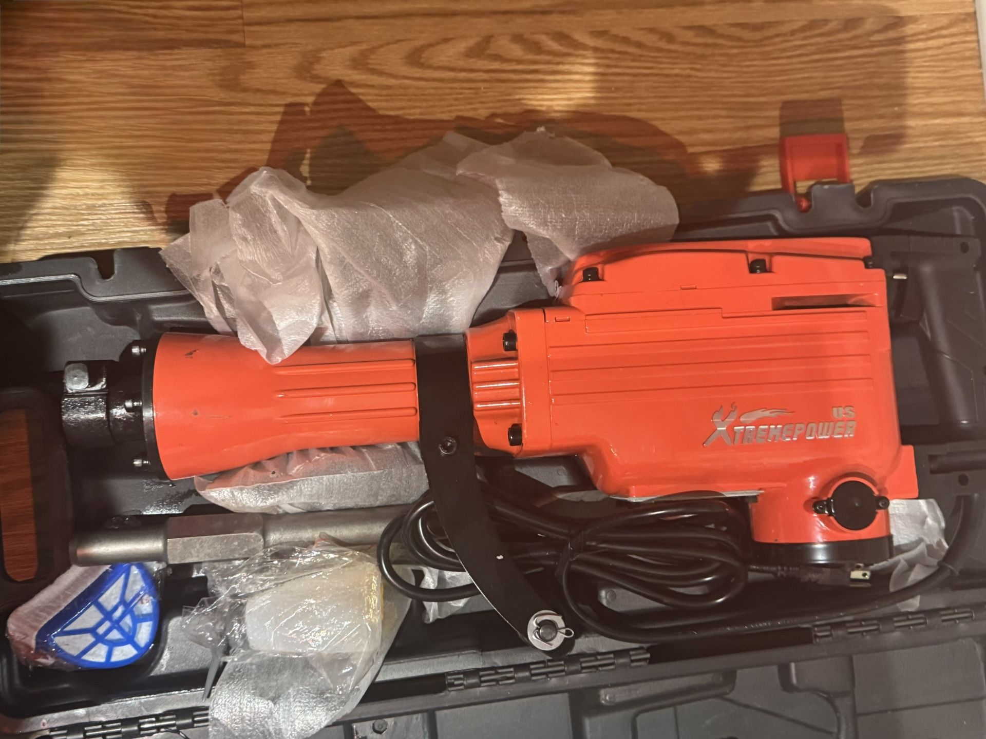 Heavy demolition pneumatic hammer