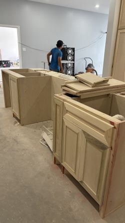 Custom Cabinets And Closets