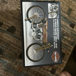 NIB Harley Davidson 8- Valve Racer Circa 1927 Die Cast Metal Replica