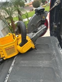 Dewalt 9" Cut-Off Machine with 60V 9ah battery  DCS692