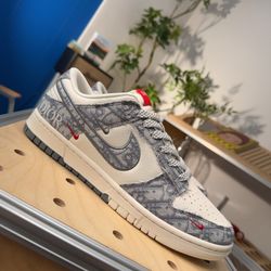 The collaborative sneaker Dior x Nike SB Dunk Low jointly launched by Dior and Nike