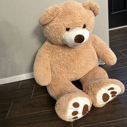 Giant stuffed Bear