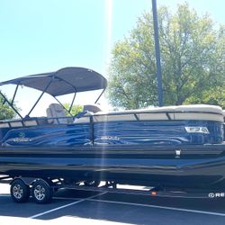 2022 Regency 250 LE3 Pontoon Boat & Float Lift 