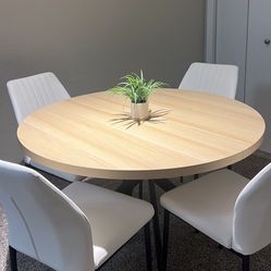 LIKE NEW- 45” Round Dining Table With 4 Chairs