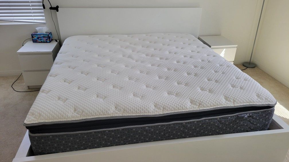 King Size bed with Bedside tables