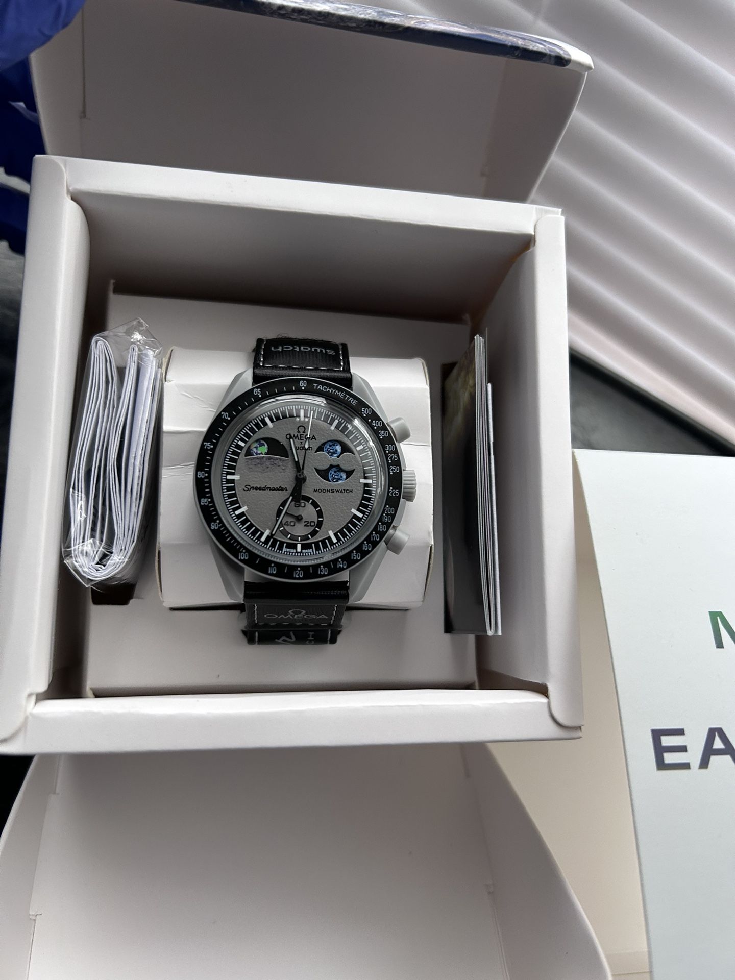 OMEGA X SpeedMaster Mission To Earthphase