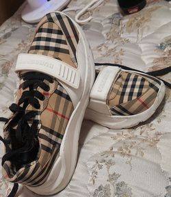 Burberry shoes for man