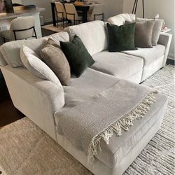 Sectional Couch (beige/light gray)