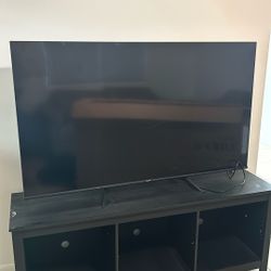 65 Inch 4k UHD HINSENSE TV In The Box