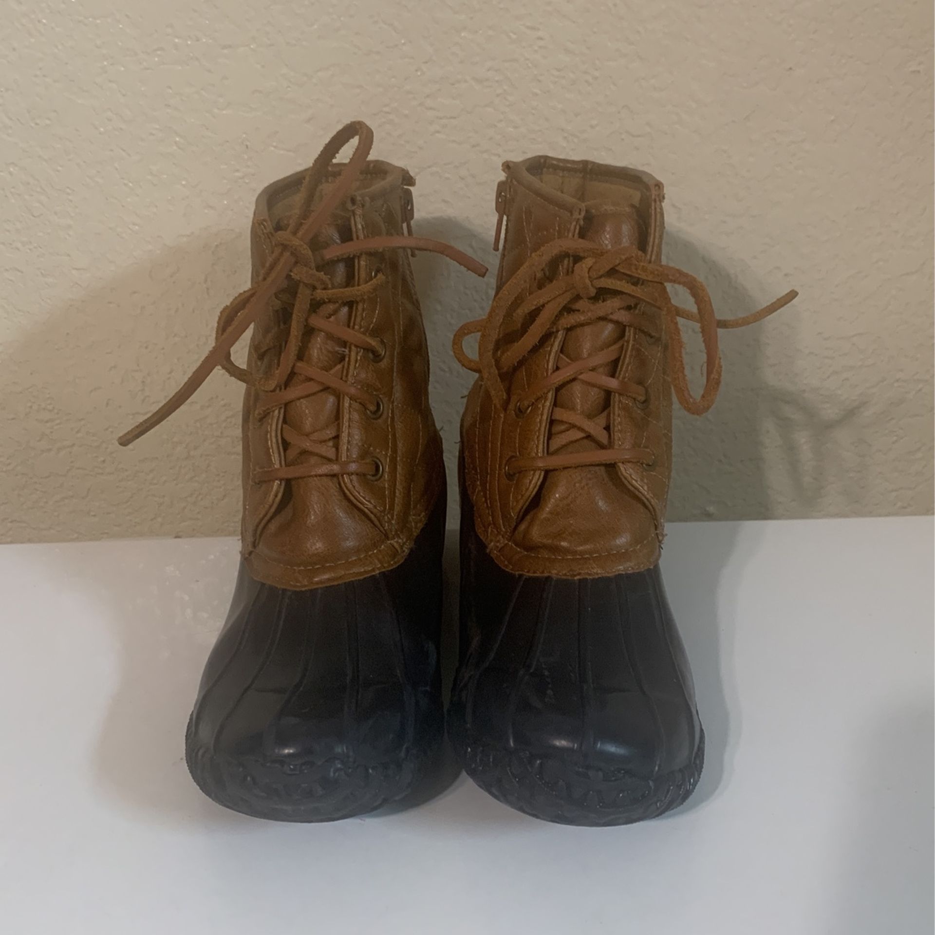 Kids snow boots size 4