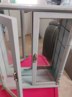 Cabinet with mirror