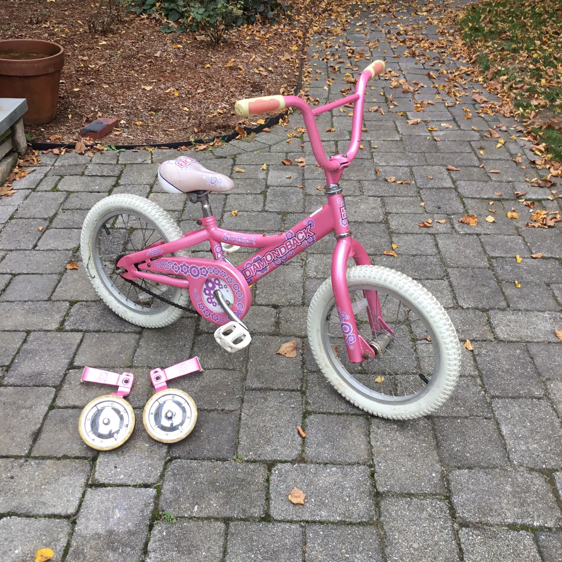 Girls diamondback bicycle