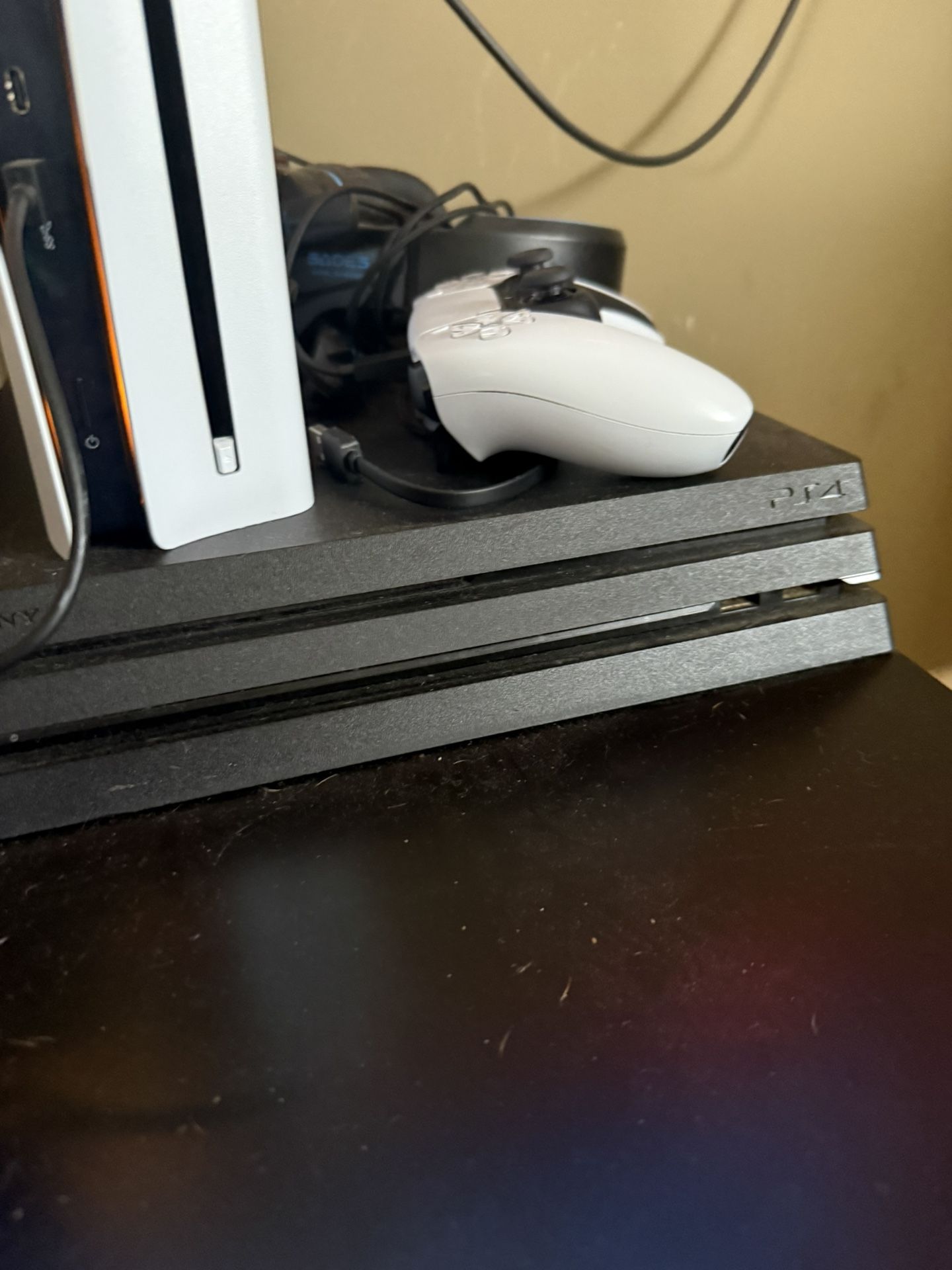 PS4 Pro 2 Controllers W/ 8 Games