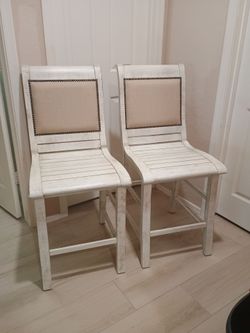 Set of counter height chairs. Deer valley and 67th ave 85310