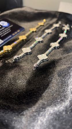 Iced Van Cleefs VVS1 Quality💎