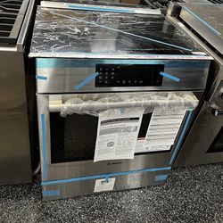 Bosch Slide In 30” Wide Induction Range Open Box 