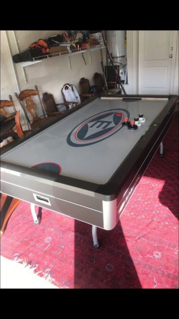 Easton air hockey table