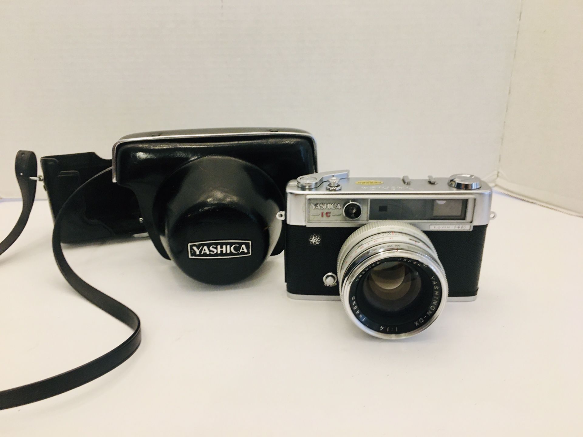 Vintage Rare 1968 Yashica Lynx-14 E 45mm Film Camera w/ Leather Pouch Case