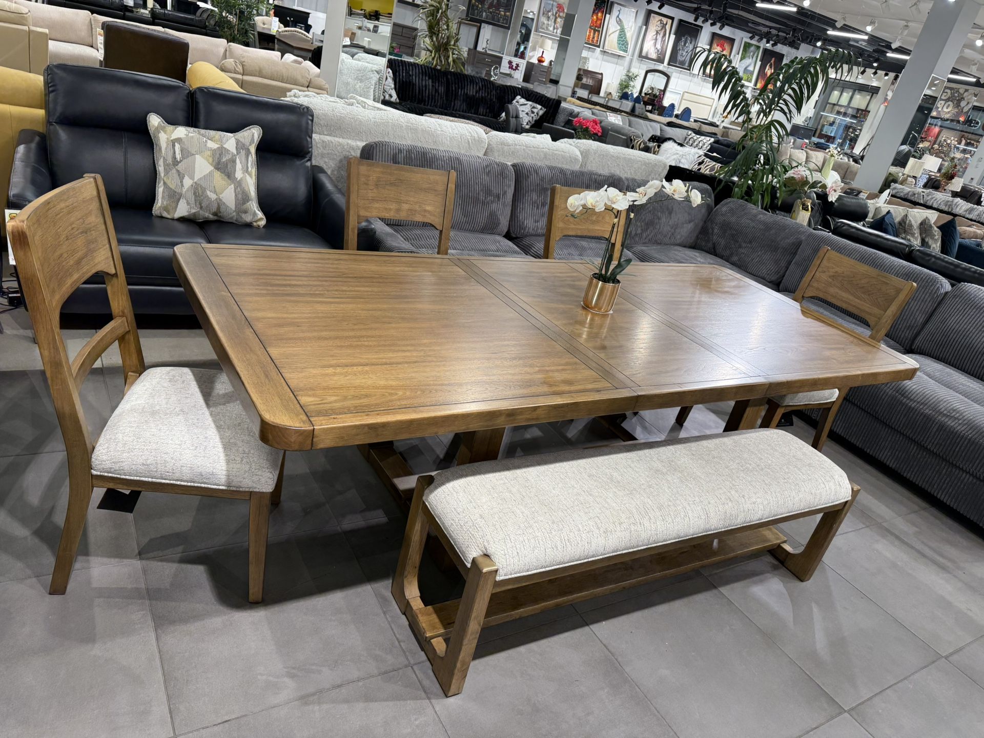 Beautiful Dining Set ✨ Long Table 108” L