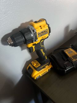 Dewalt 20  Atomic Drill Driver Kit