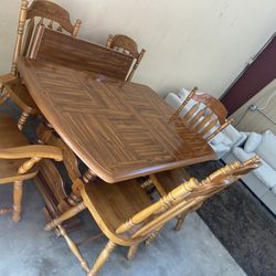 dinnig table 6 chairs 