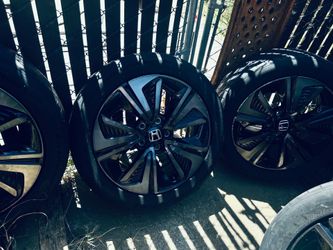 17 inch original Honda Rims from manufacter Honda With tires are good conditions no Bs ready sell now