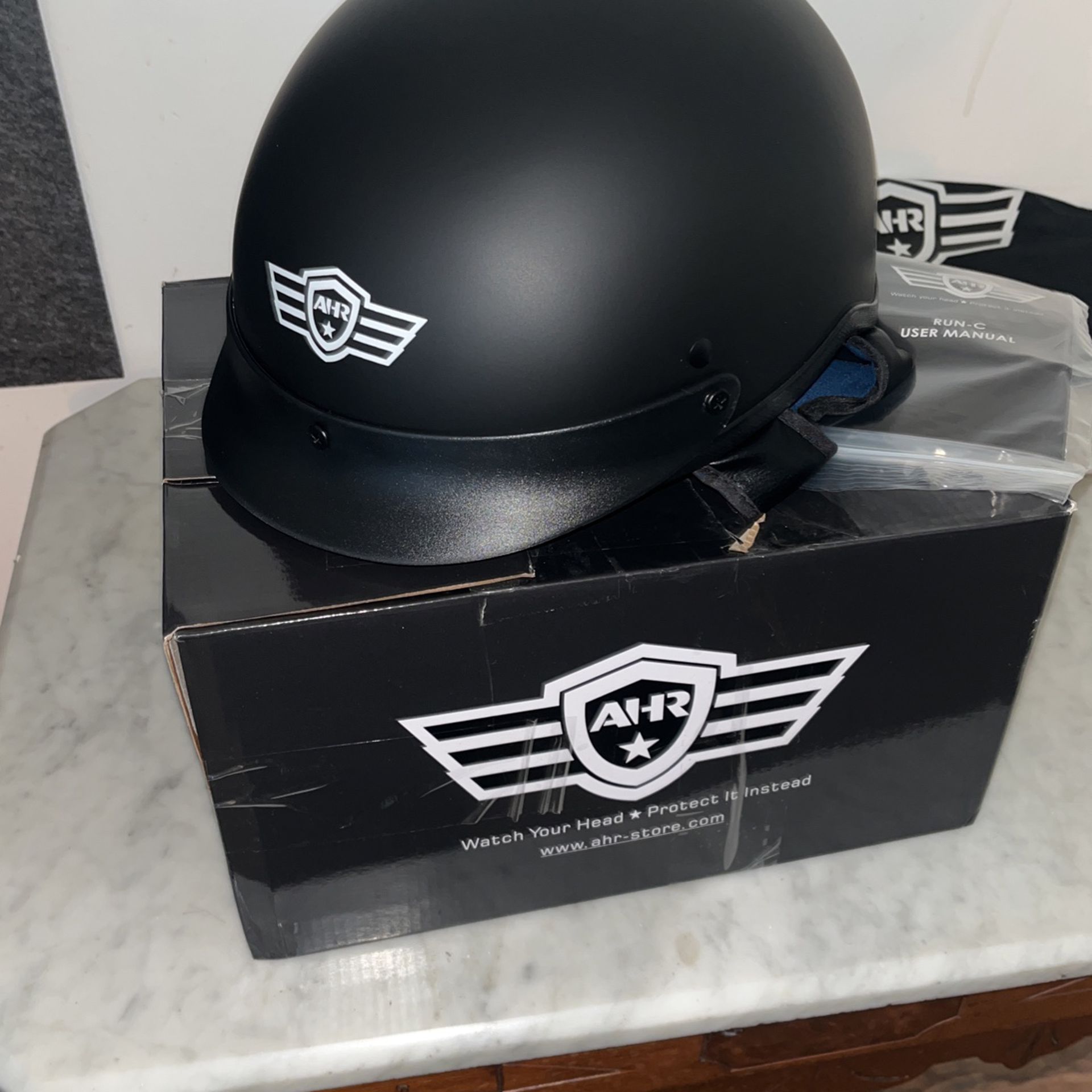AHR RUN-C Motorcycle Helmet Size Lg. NEW