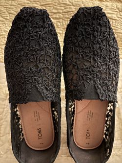 Tom’s lace slip on shoes size 8 M