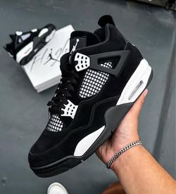Jordan 4’s White thunder