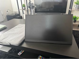 18.5” ULTRA HD Monitor