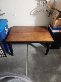 Adjustible Dinning Room Table