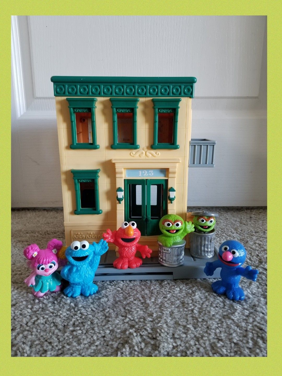 Sesame Street 123 Mr. Hoppers Store House with lot of figures