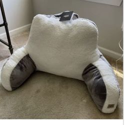 Ugg pillow 